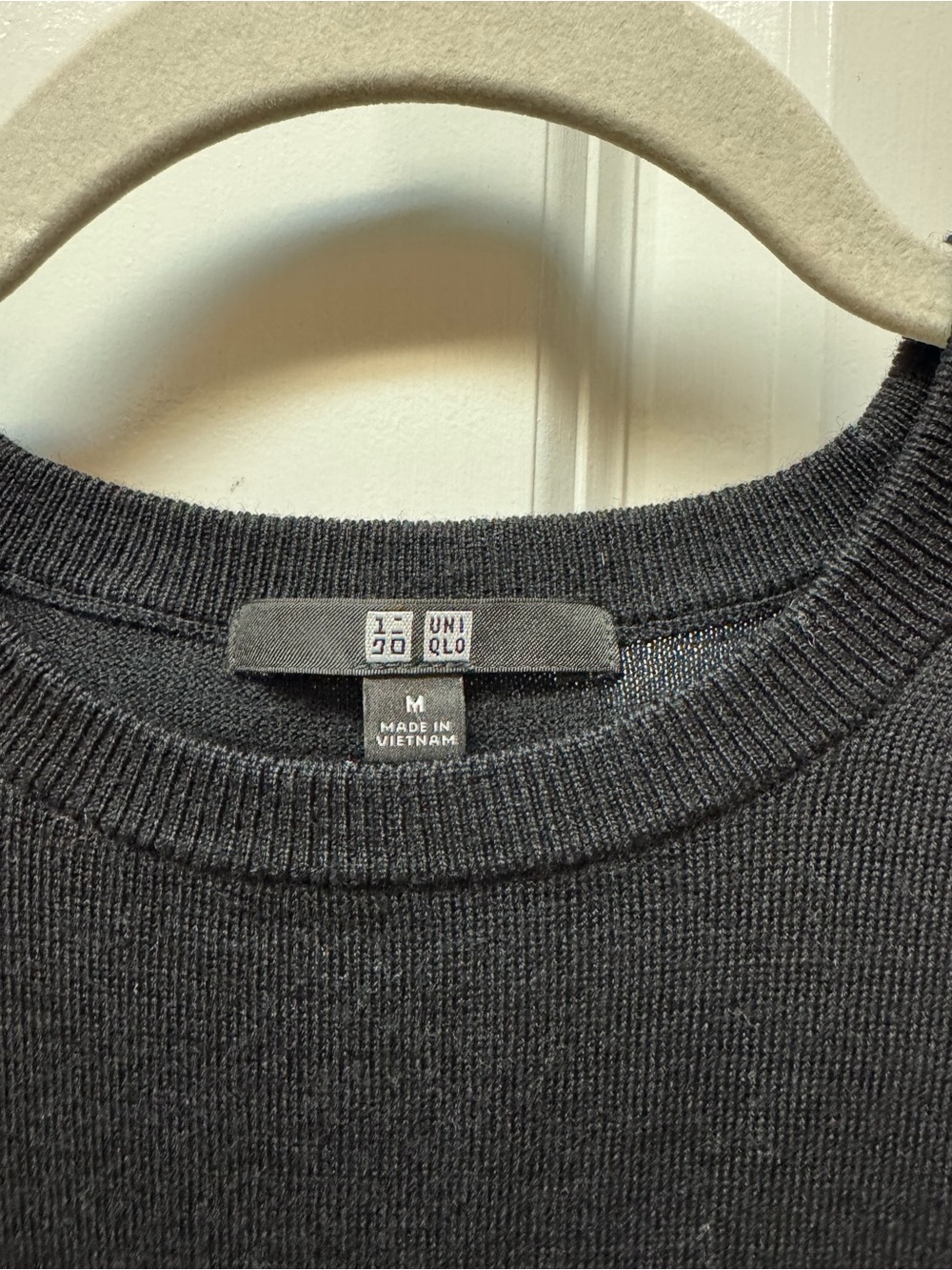 Uniqlo black merino wool crew neck sweater - Picture 2 of 4